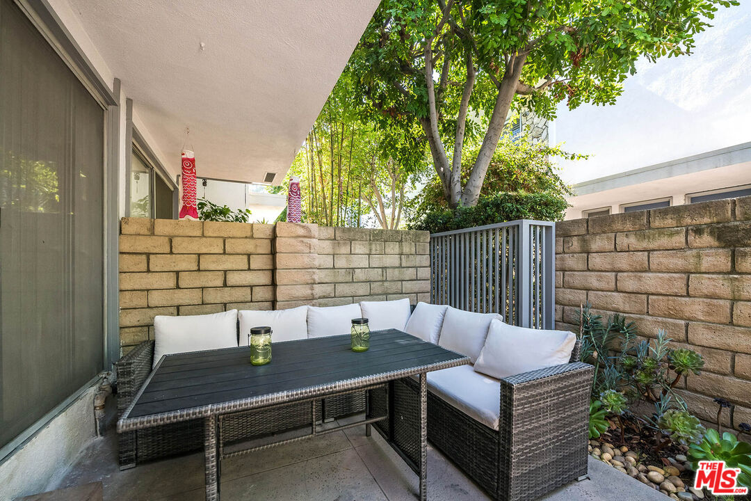 4231 W Sarah St