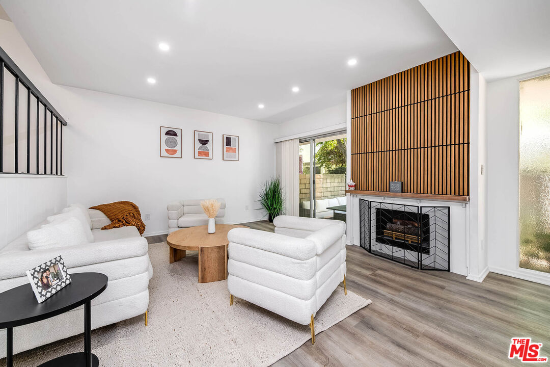 4231 W Sarah St