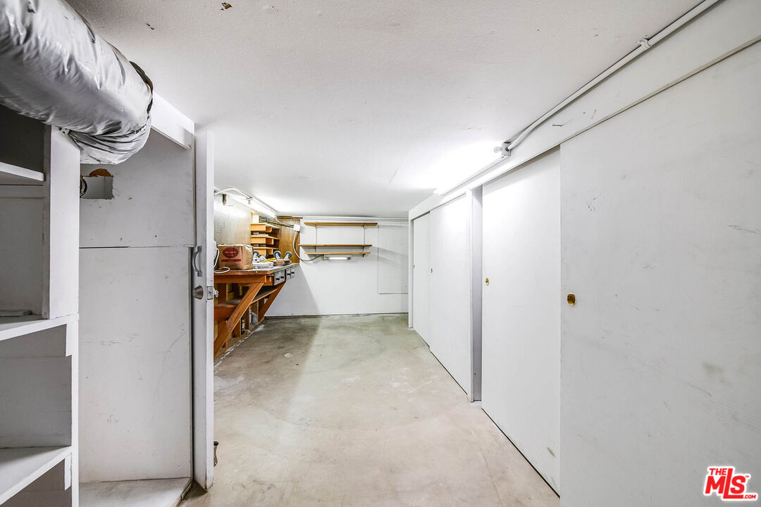 4231 W Sarah St