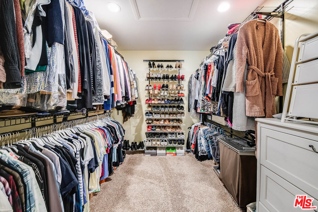 1115 N Screenland Dr