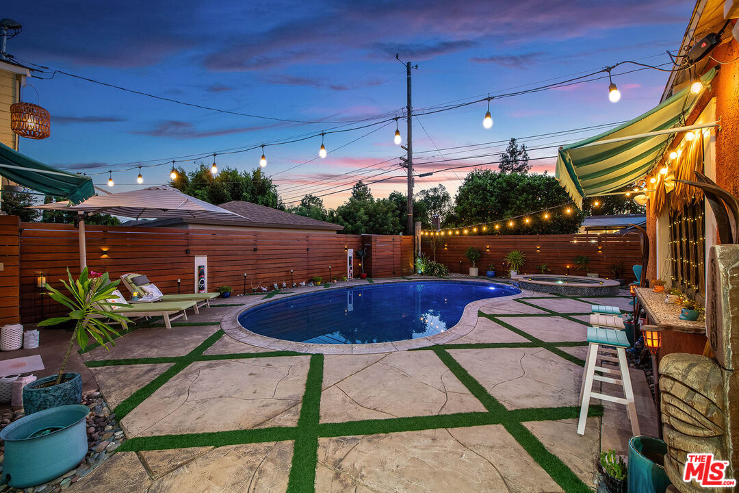 1115 N Screenland Dr