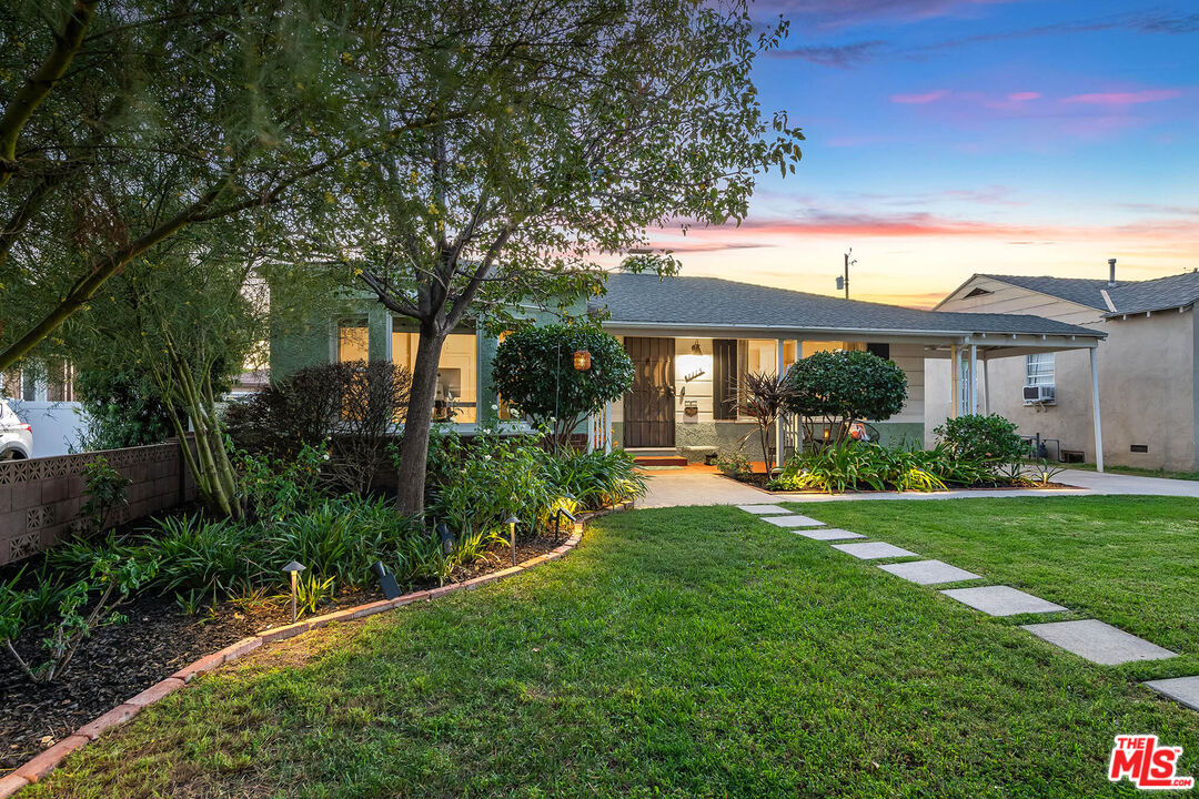 1115 N Screenland Dr
