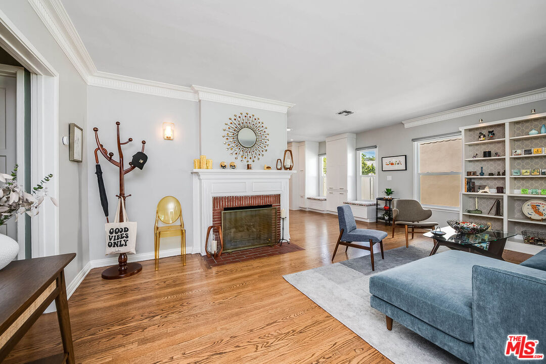 1115 N Screenland Dr