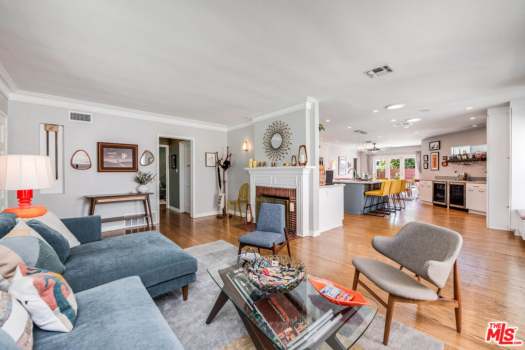 1115 N Screenland Dr