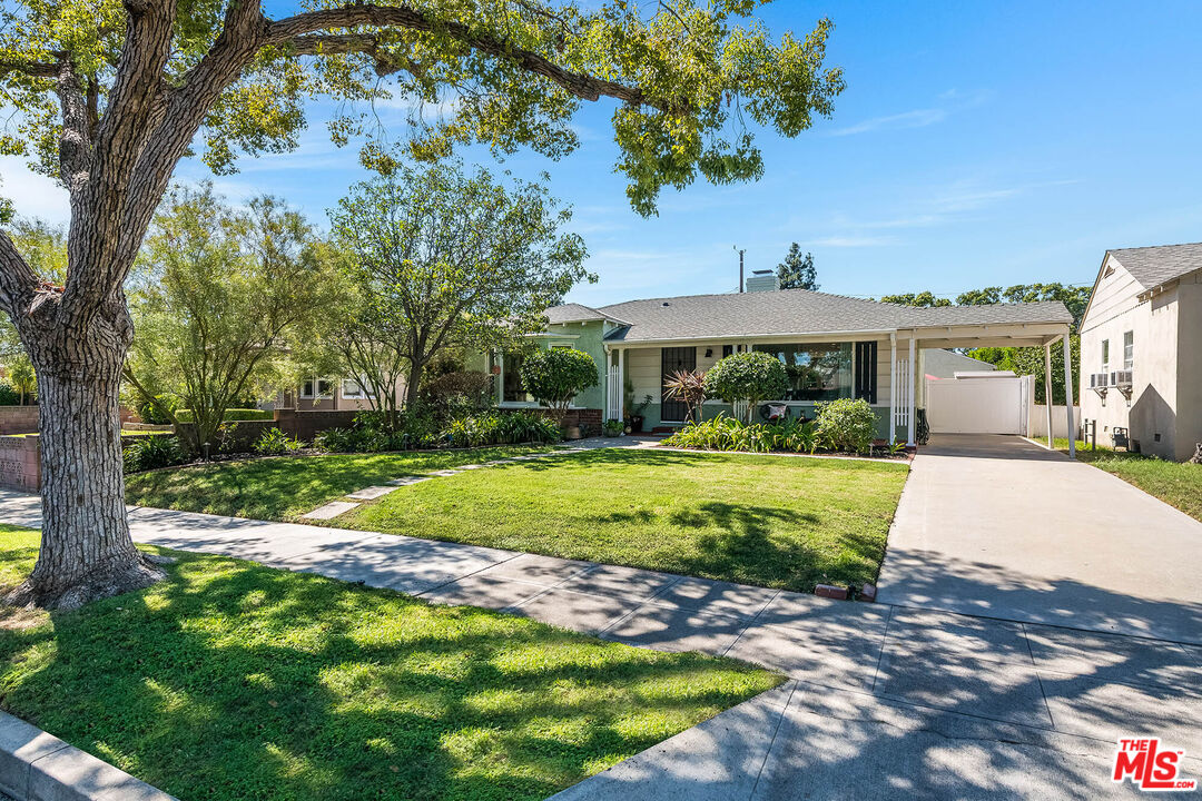 1115 N Screenland Dr
