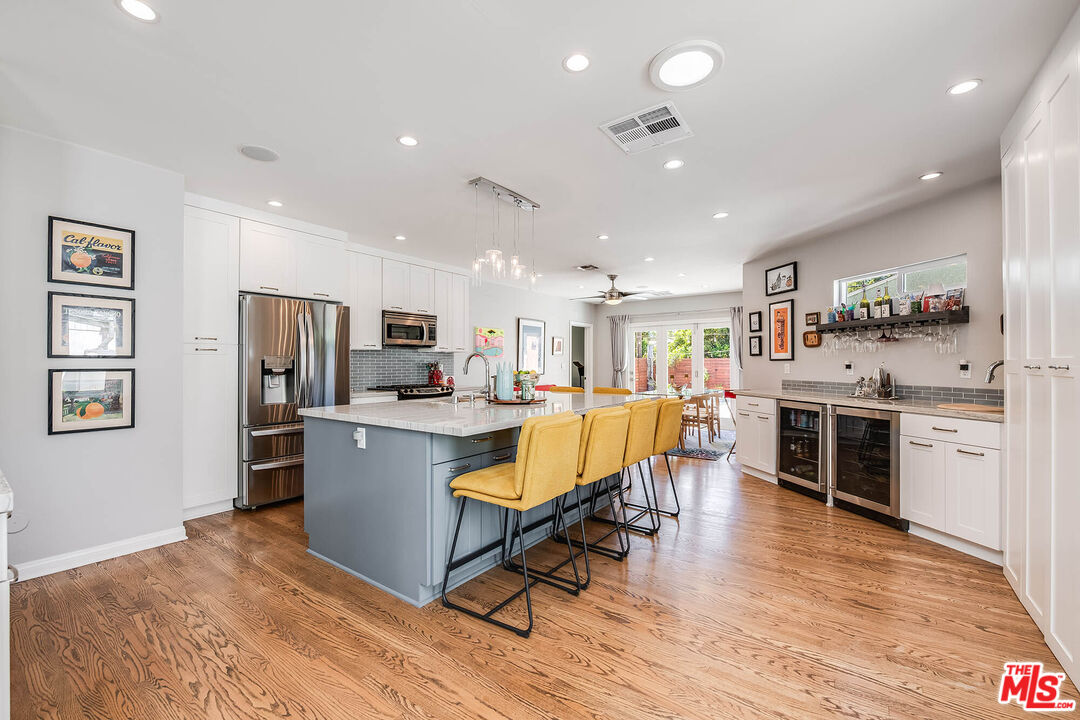 1115 N Screenland Dr