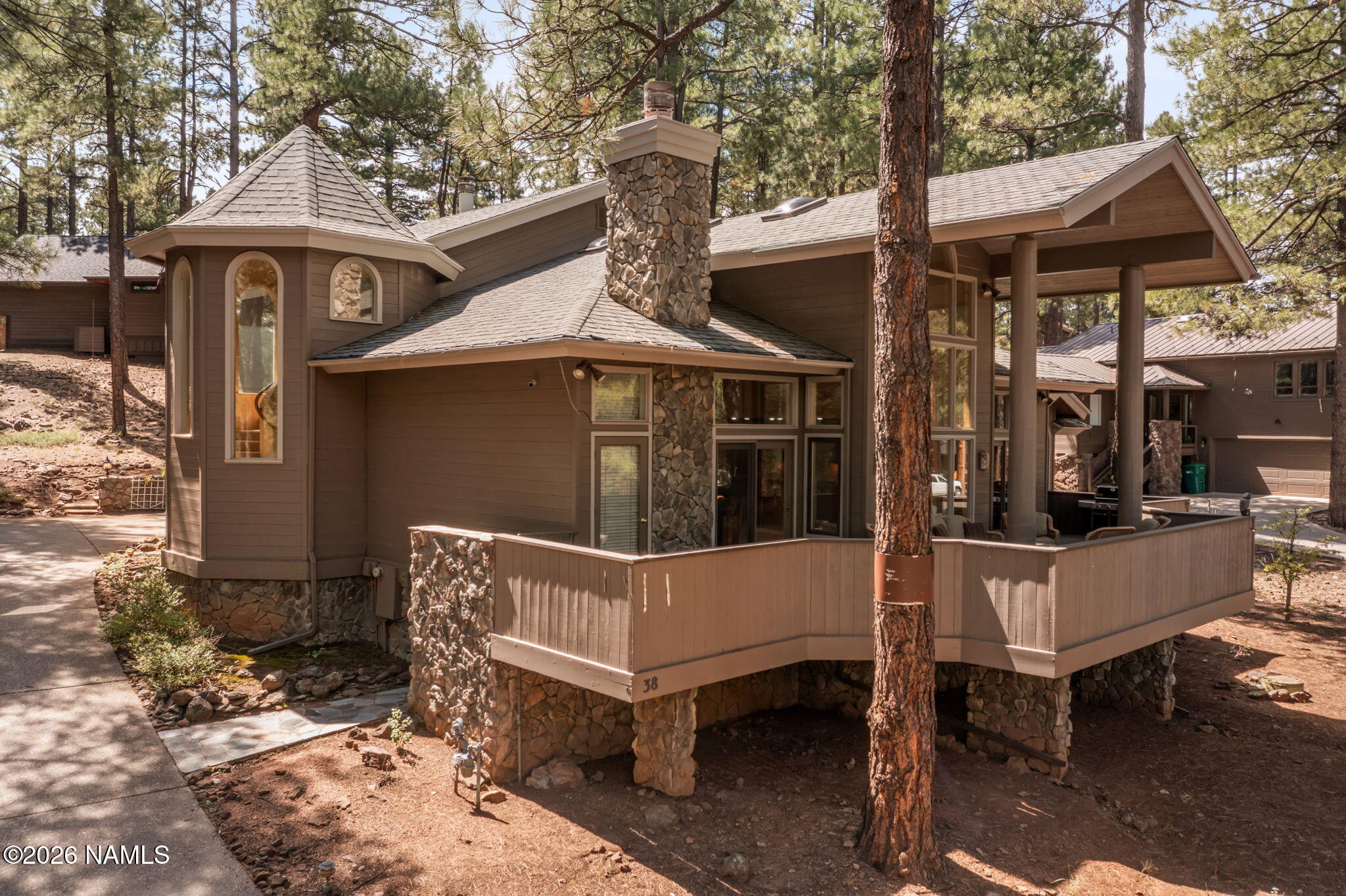 5779 Griffiths Spring