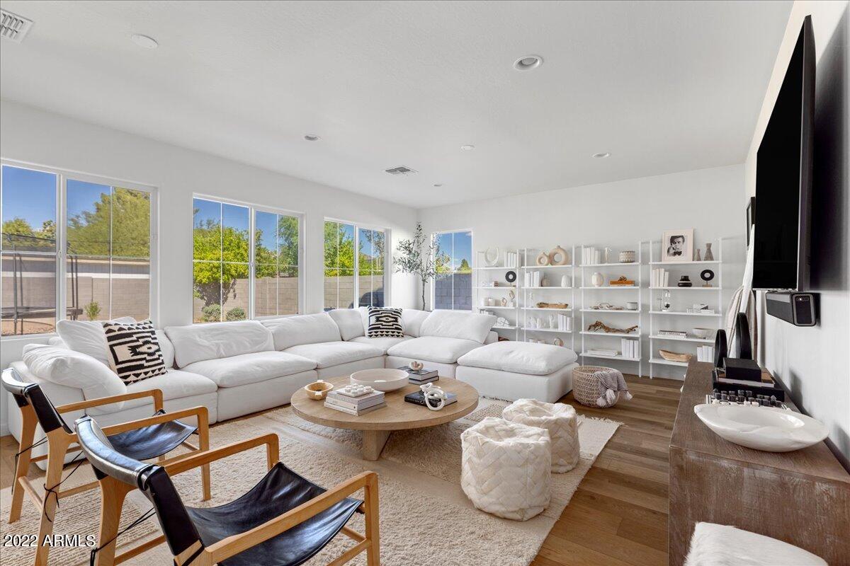 4026 E CAMPUS Drive