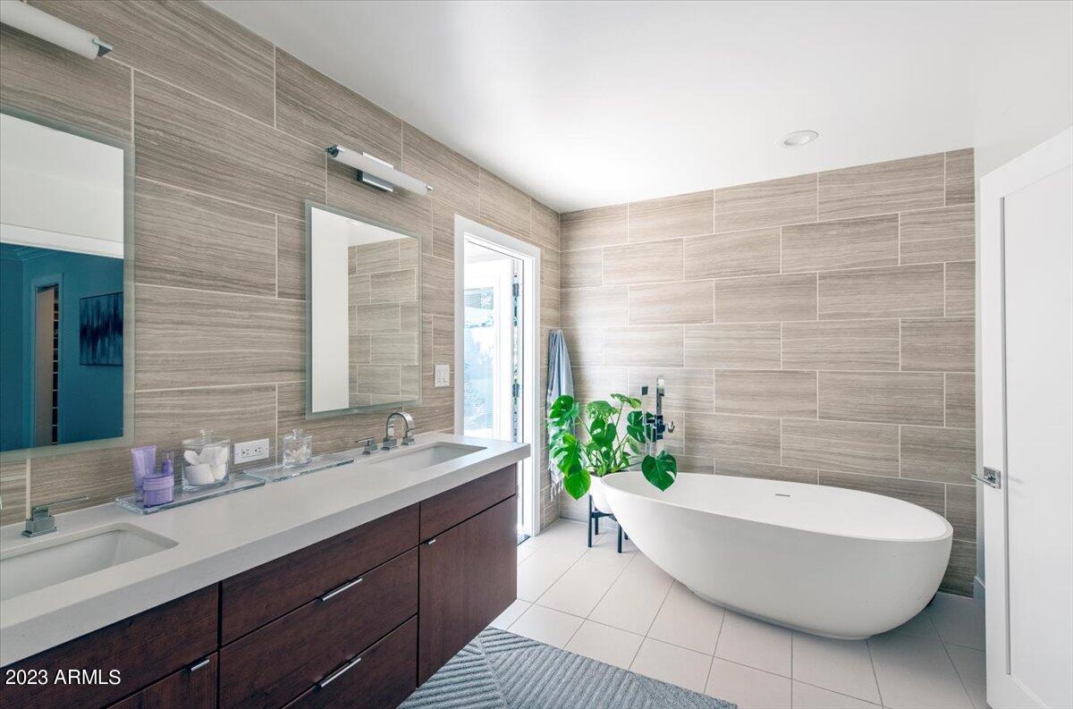4535 E CALLE TUBERIA --