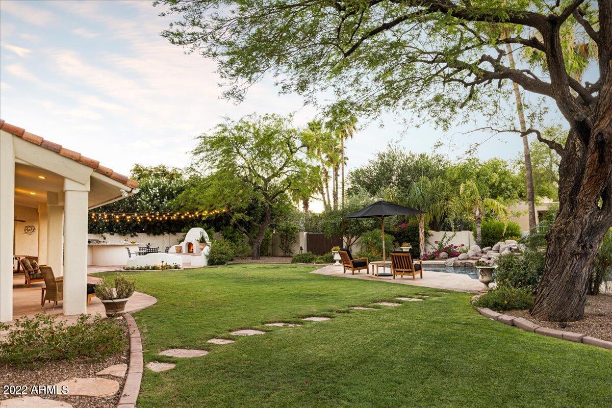 8602 E ASTER Drive