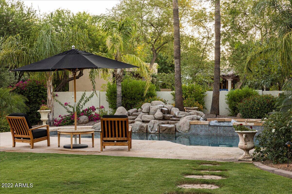 8602 E ASTER Drive