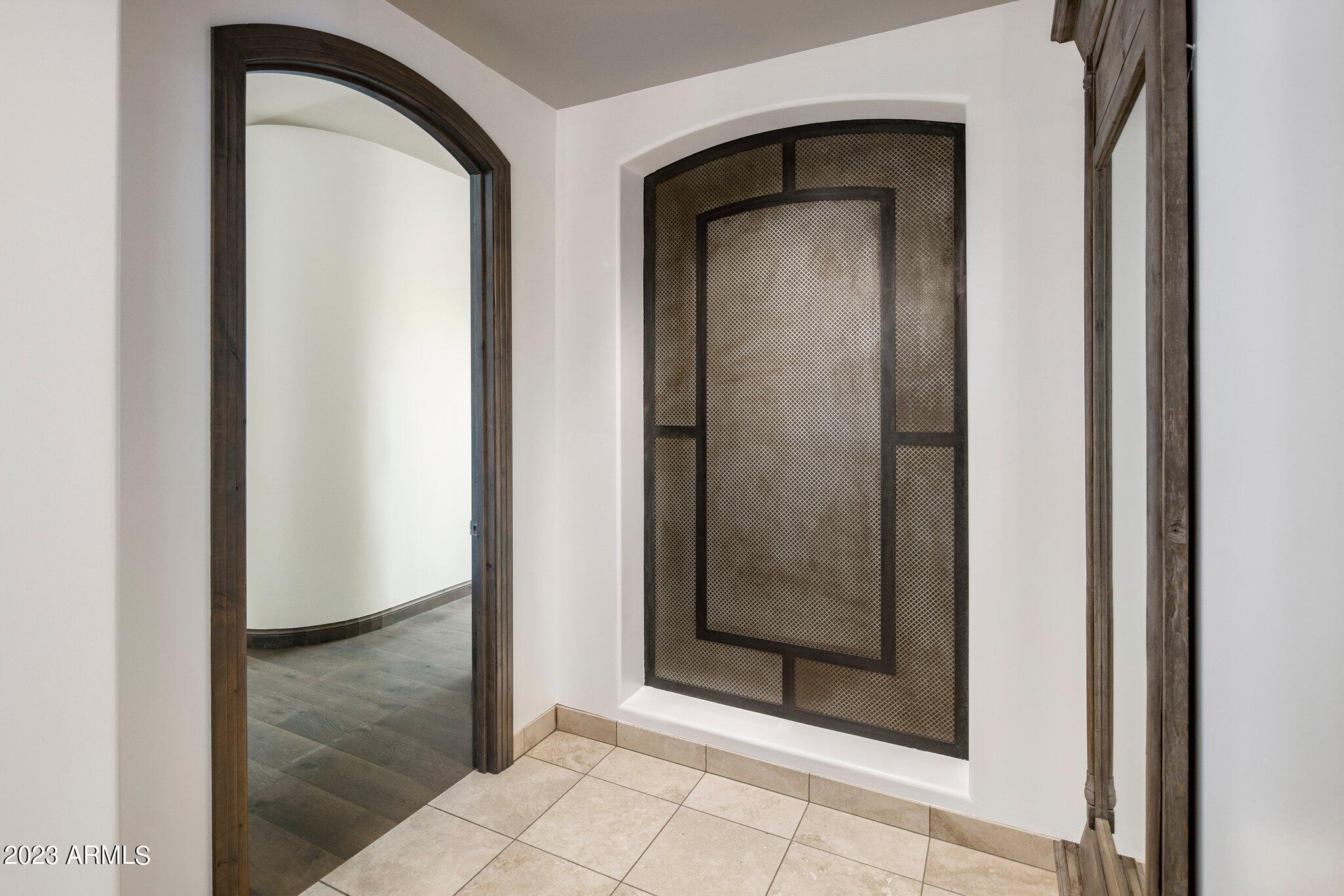 8913 E Calle De Las Brisas --