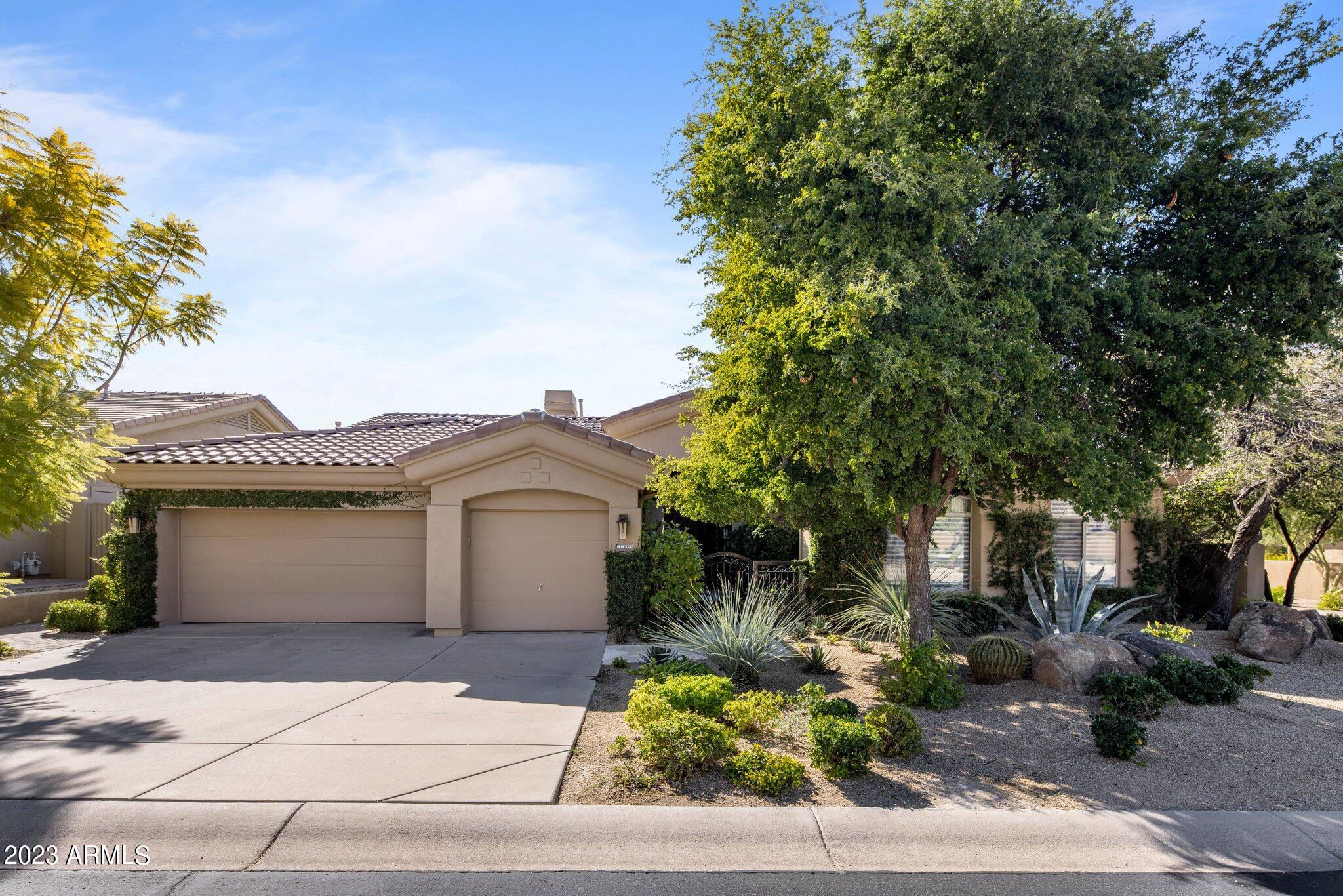 8913 E Calle De Las Brisas --