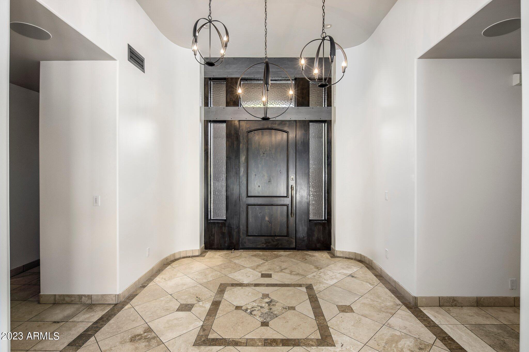 8913 E Calle De Las Brisas --