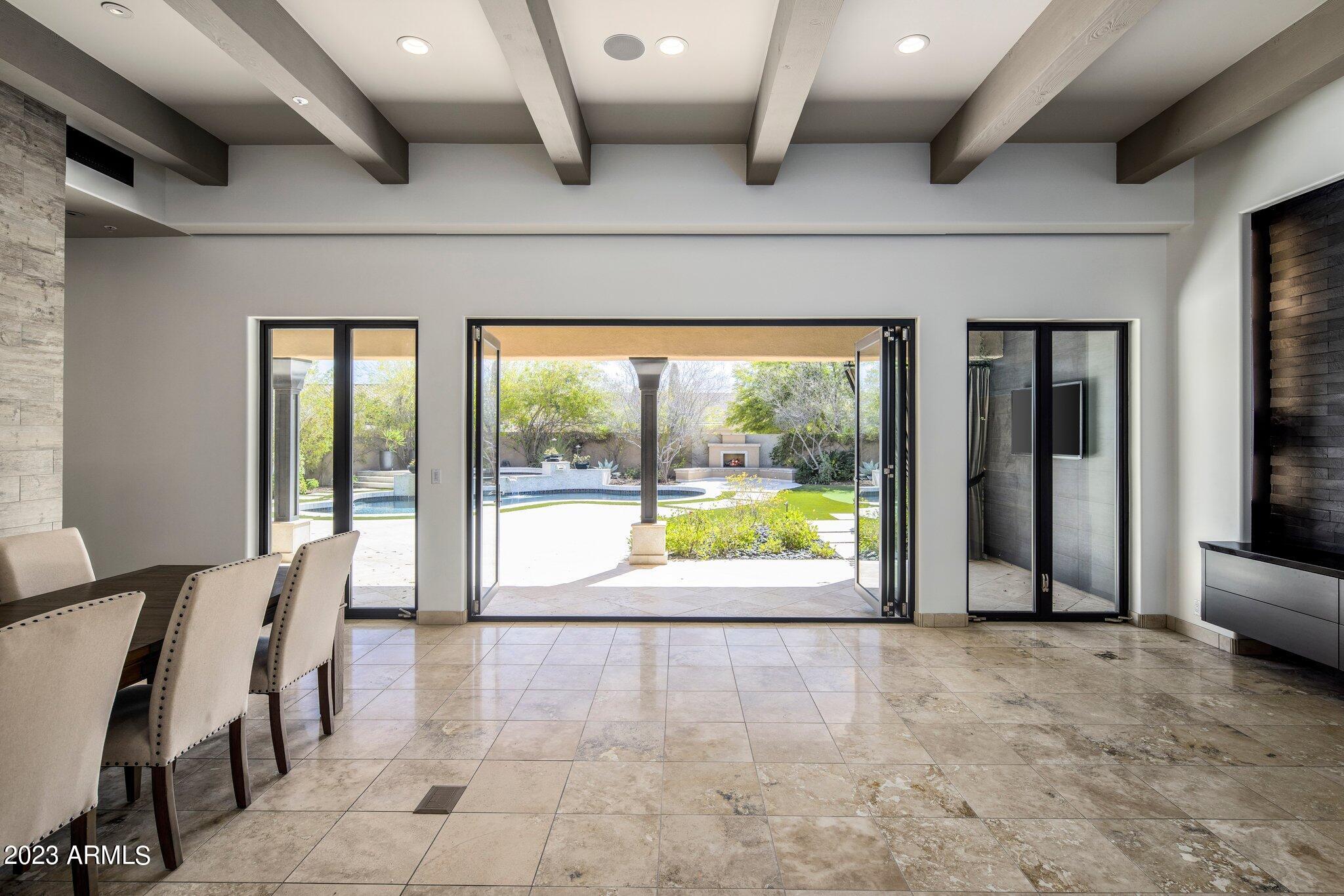 8913 E Calle De Las Brisas --