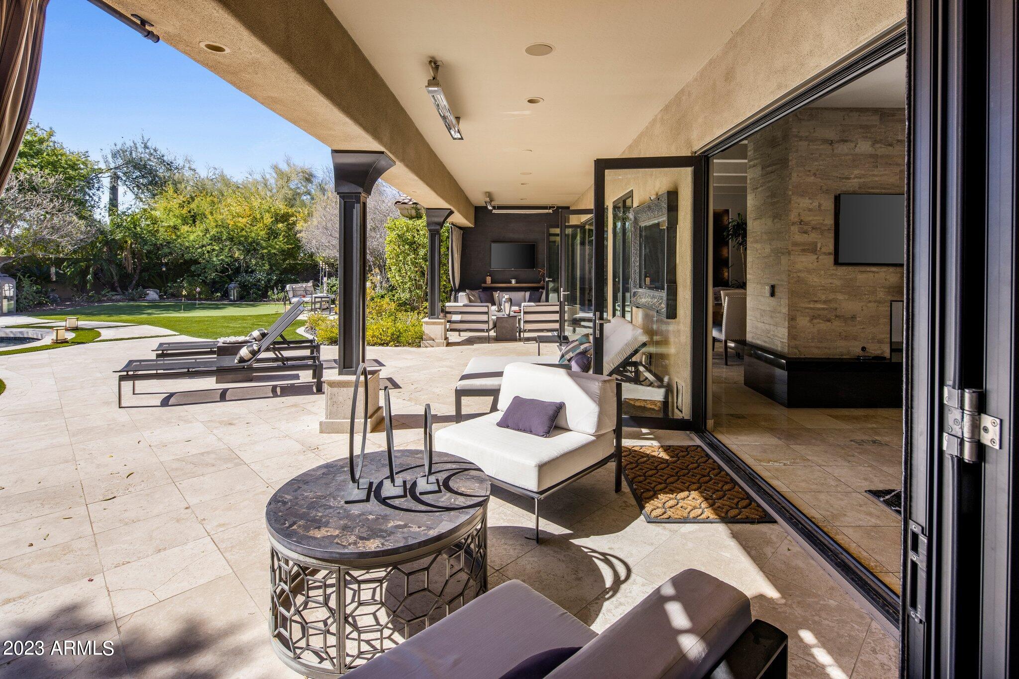 8913 E Calle De Las Brisas --