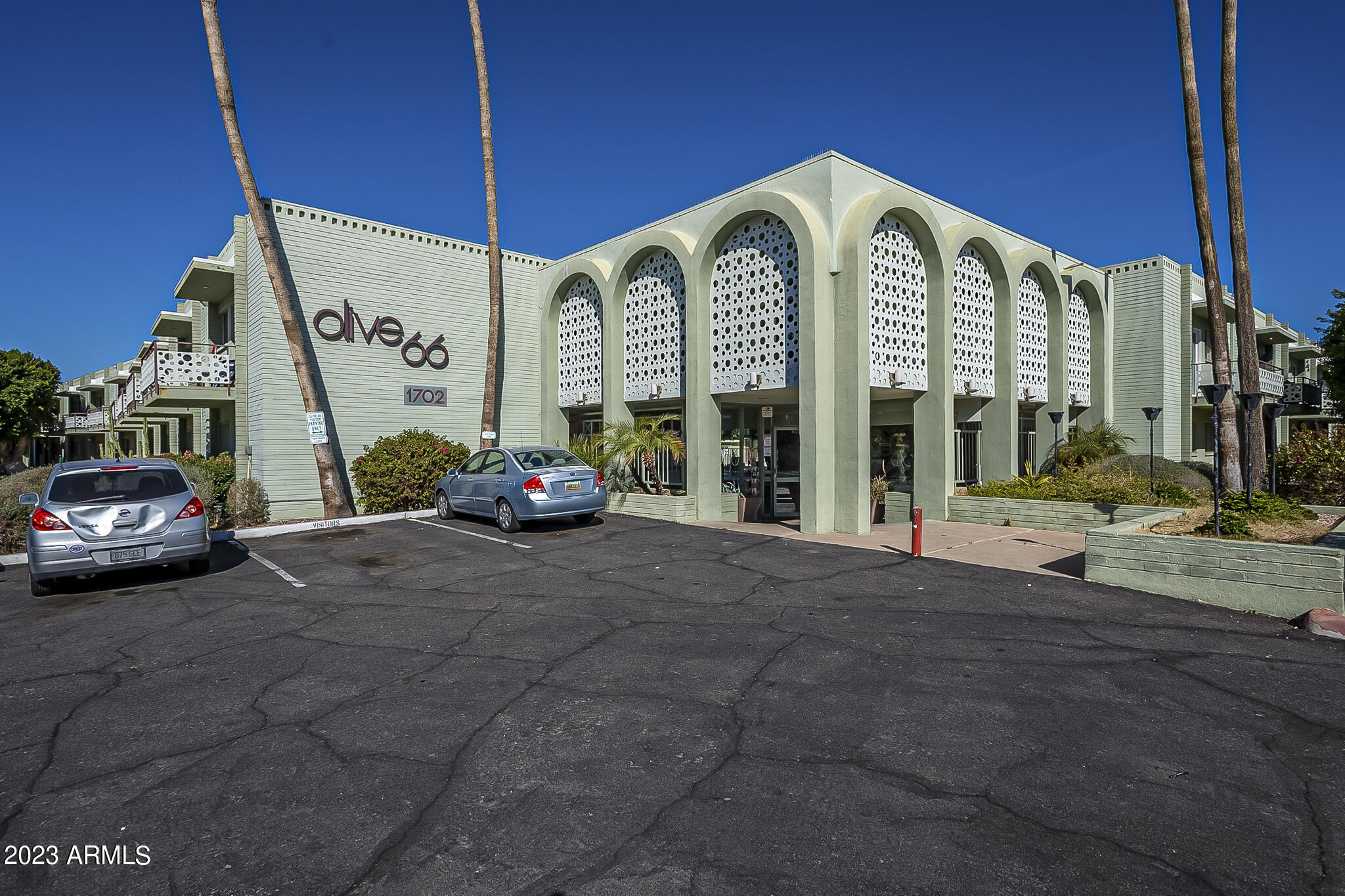 1702 W TUCKEY Lane # 218