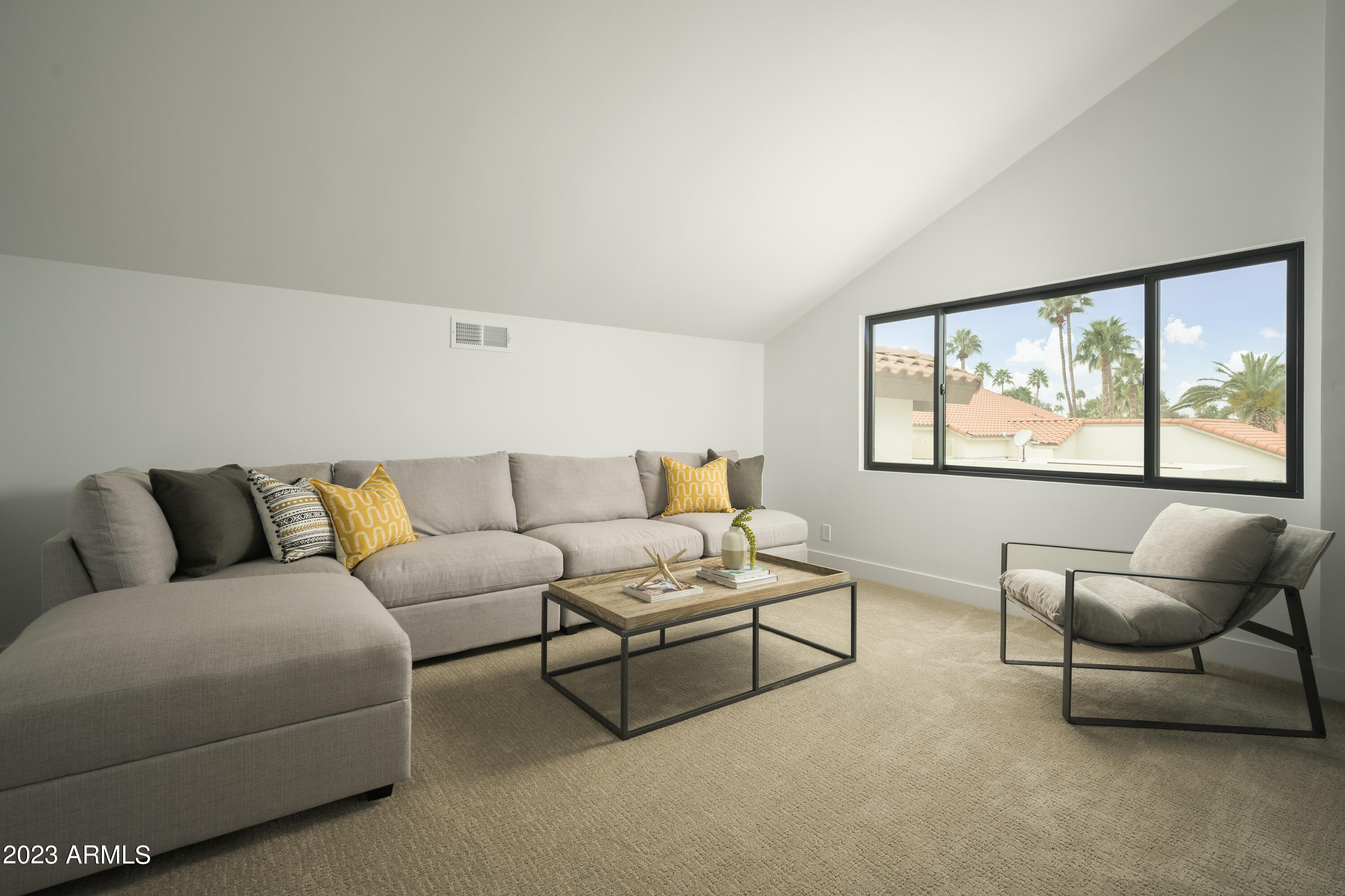 9902 E MISSION Lane