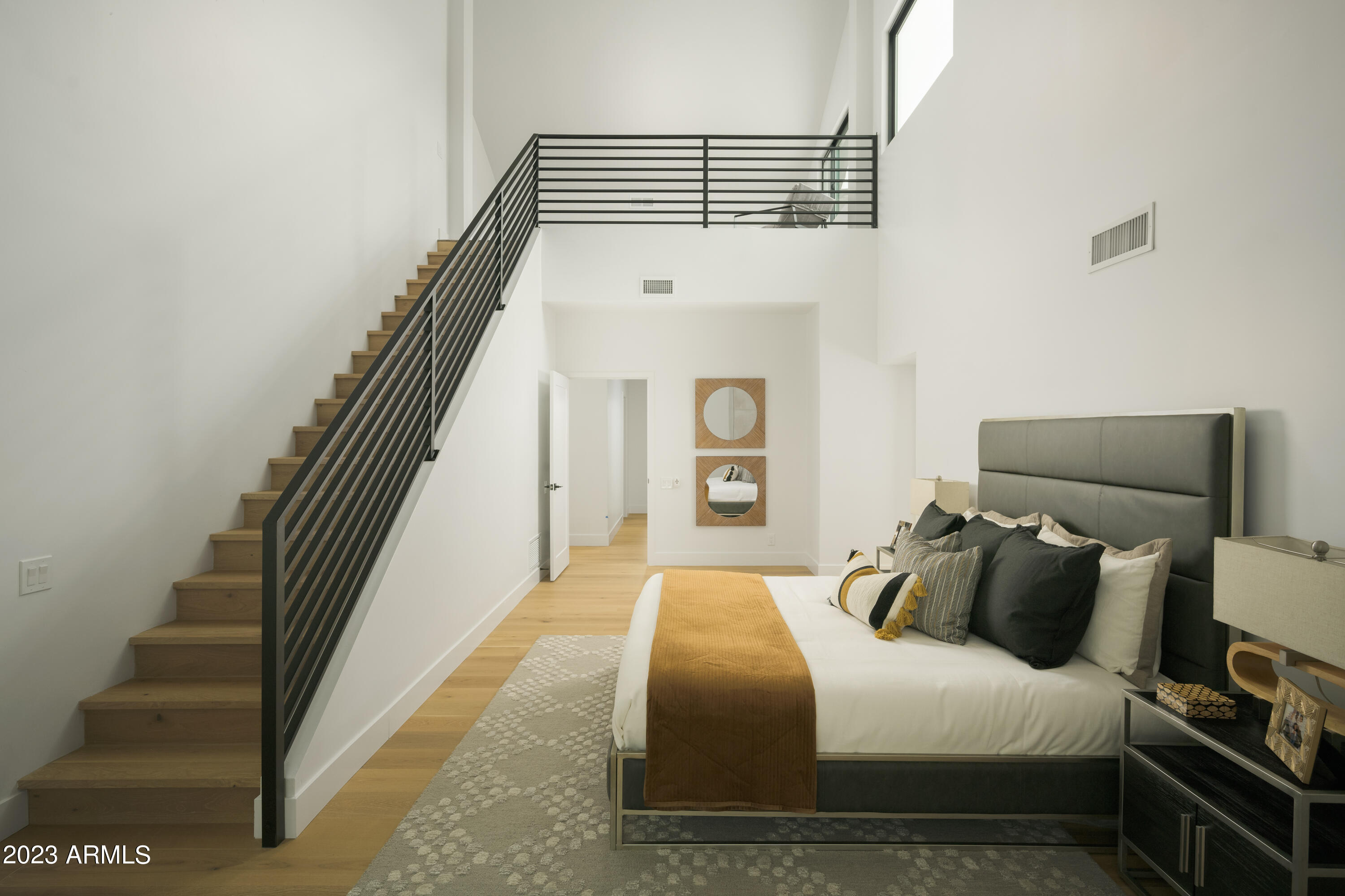 9902 E MISSION Lane