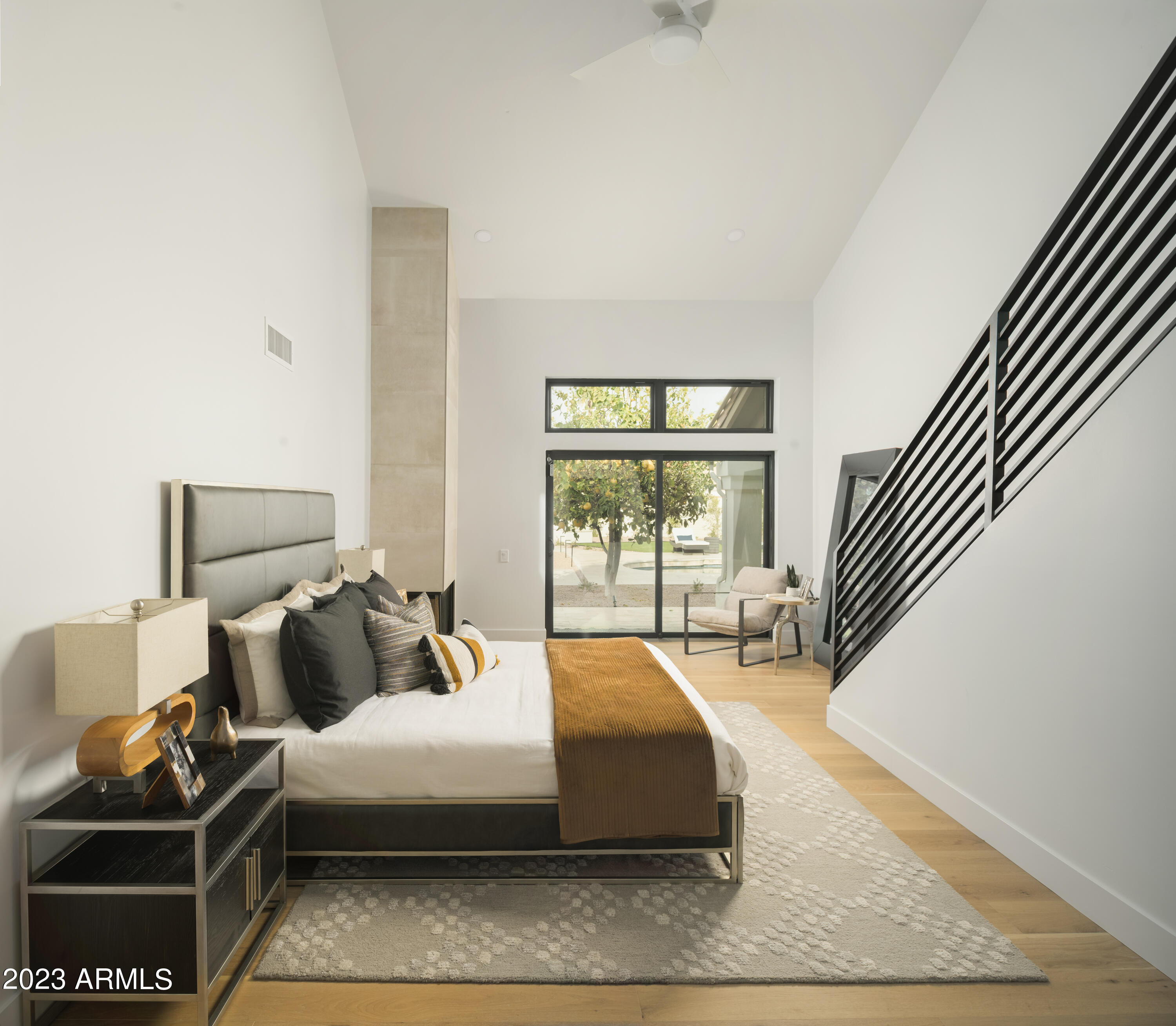 9902 E MISSION Lane
