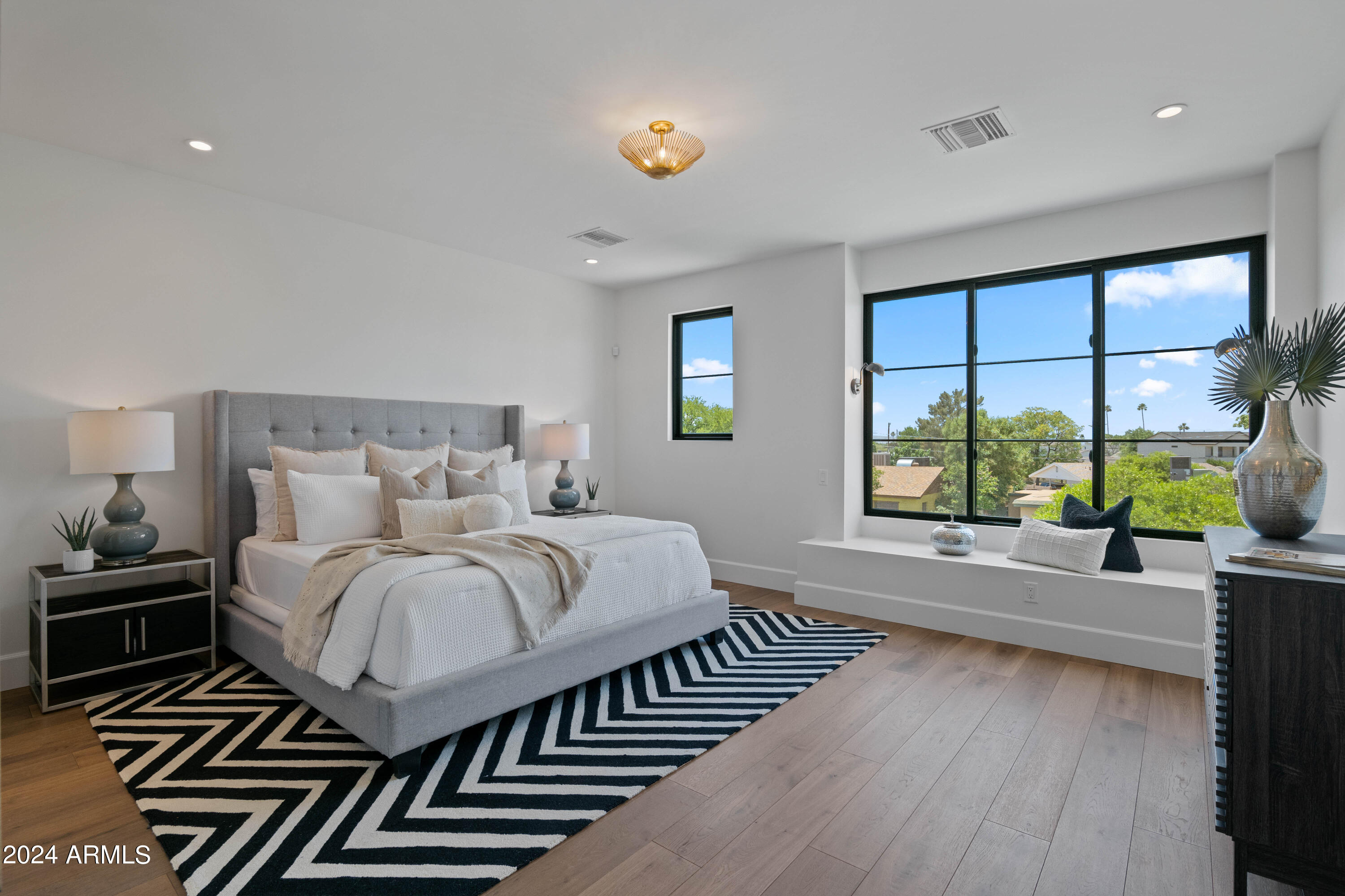 4518 E CAMPBELL Avenue