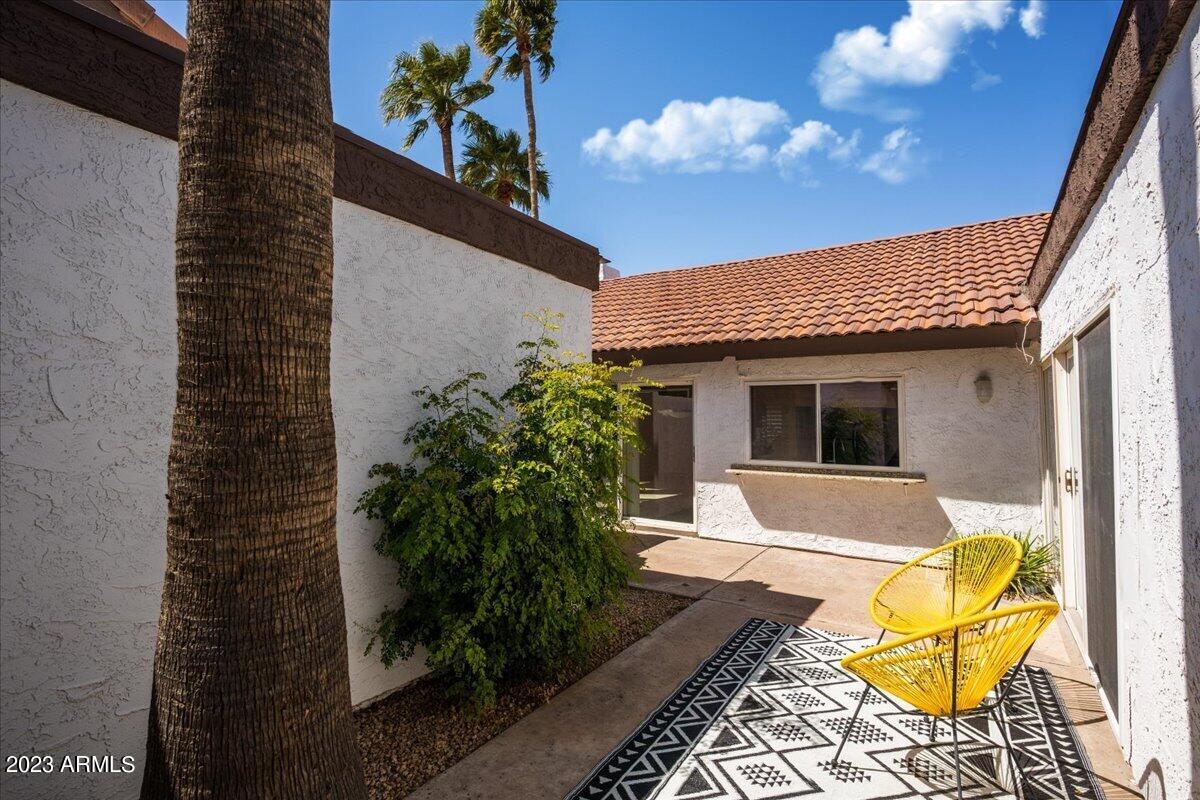 8741 E Via De La Luna --