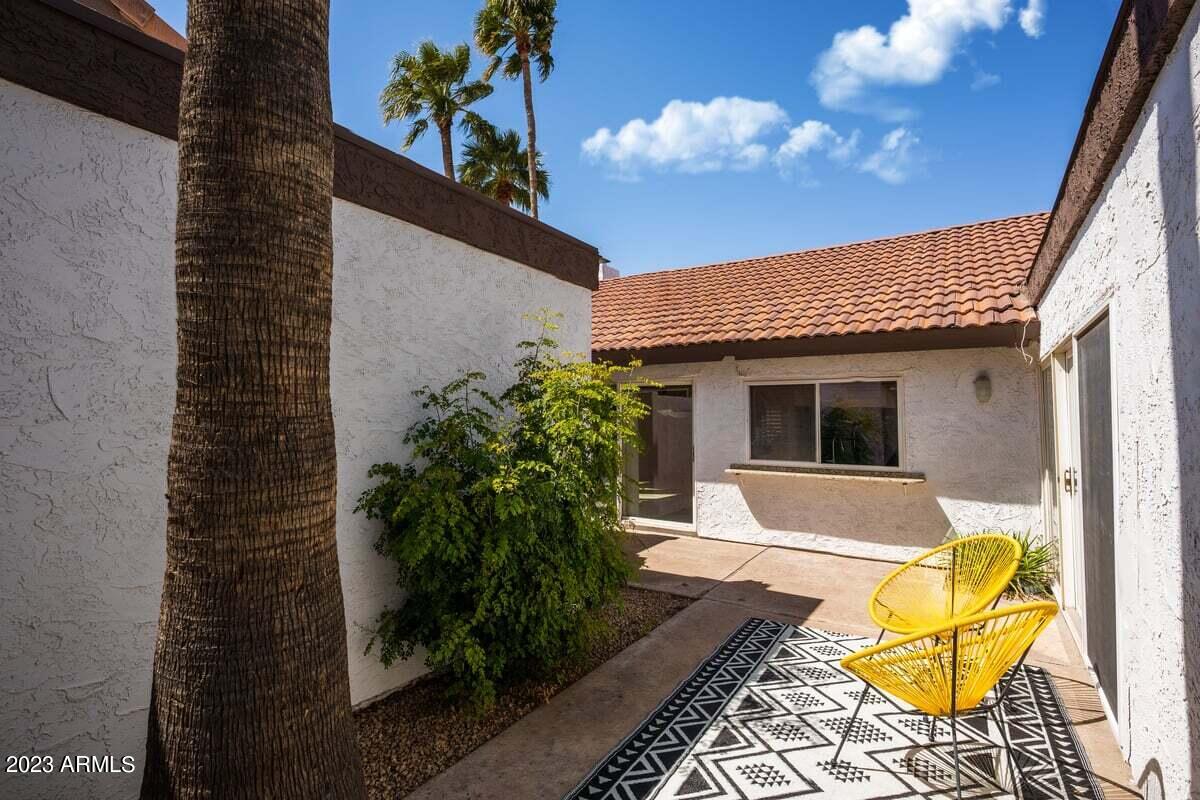 8741 E Via De La Luna --