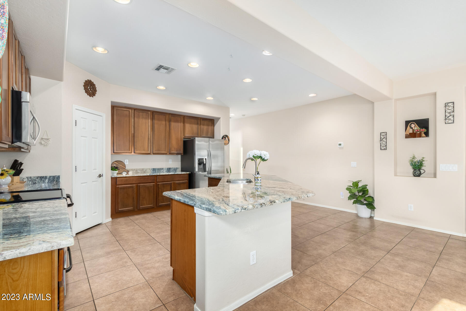 5331 W BEVERLY Road