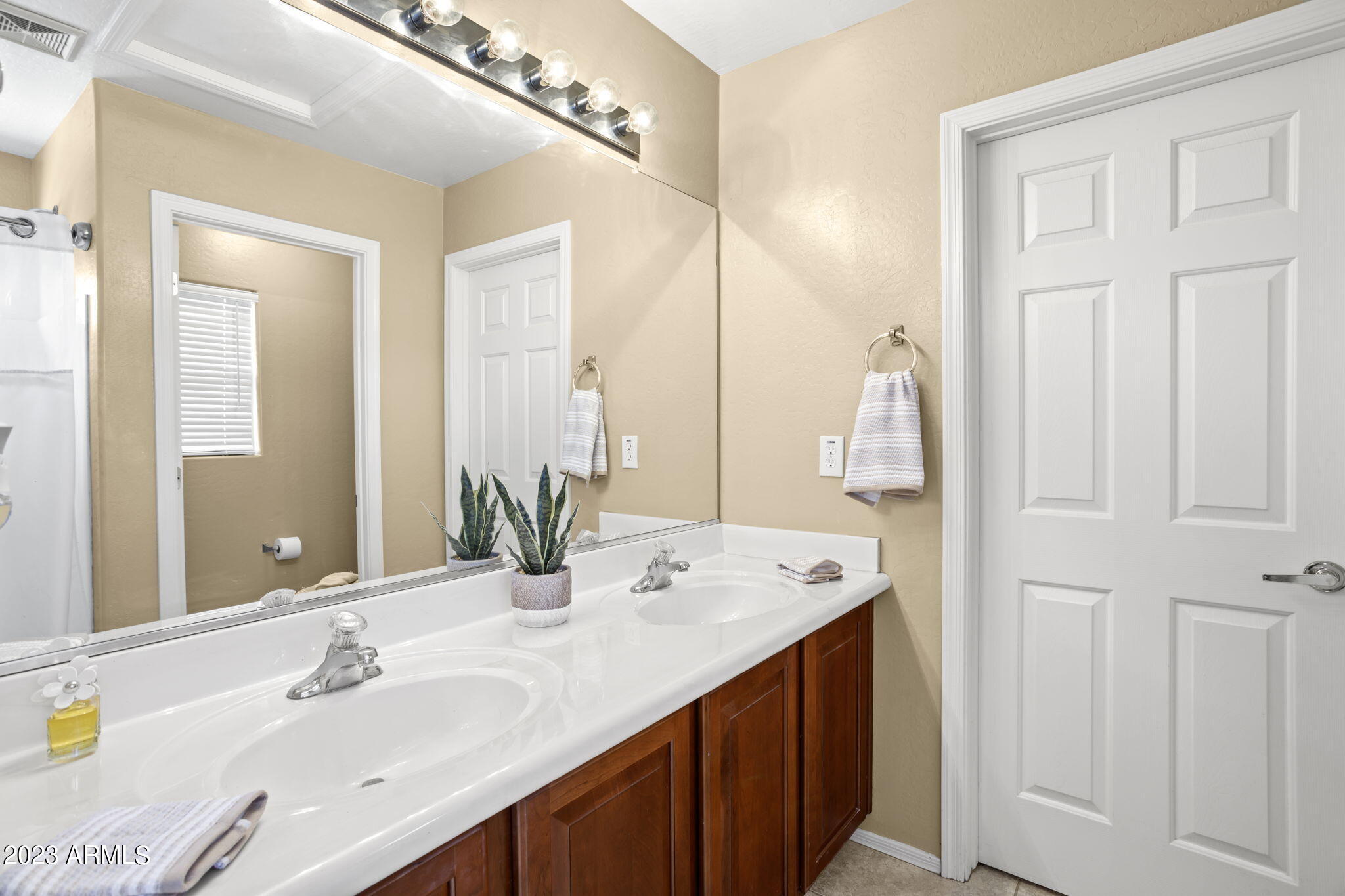 3739 W MEMORIAL Drive