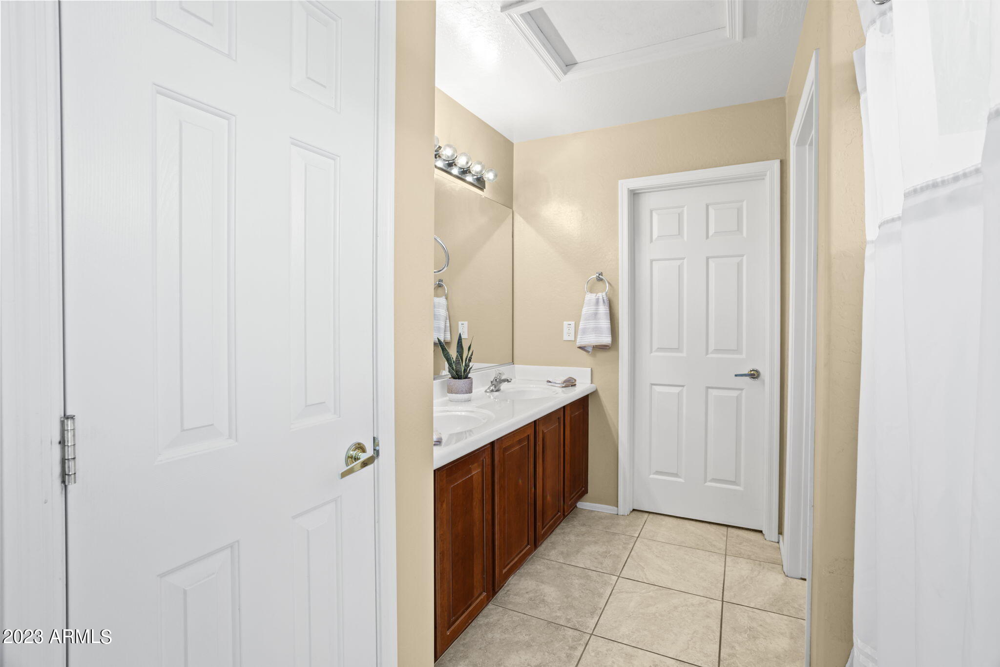 3739 W MEMORIAL Drive