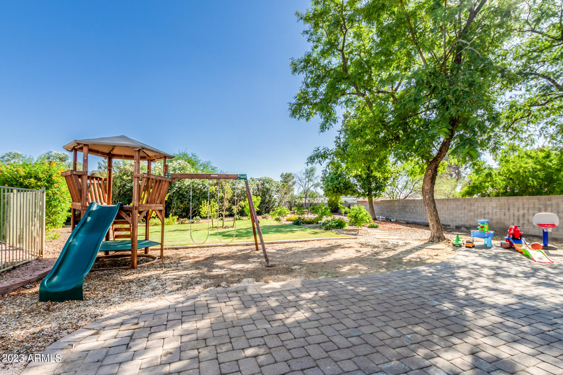 3021 E WAHALLA Lane