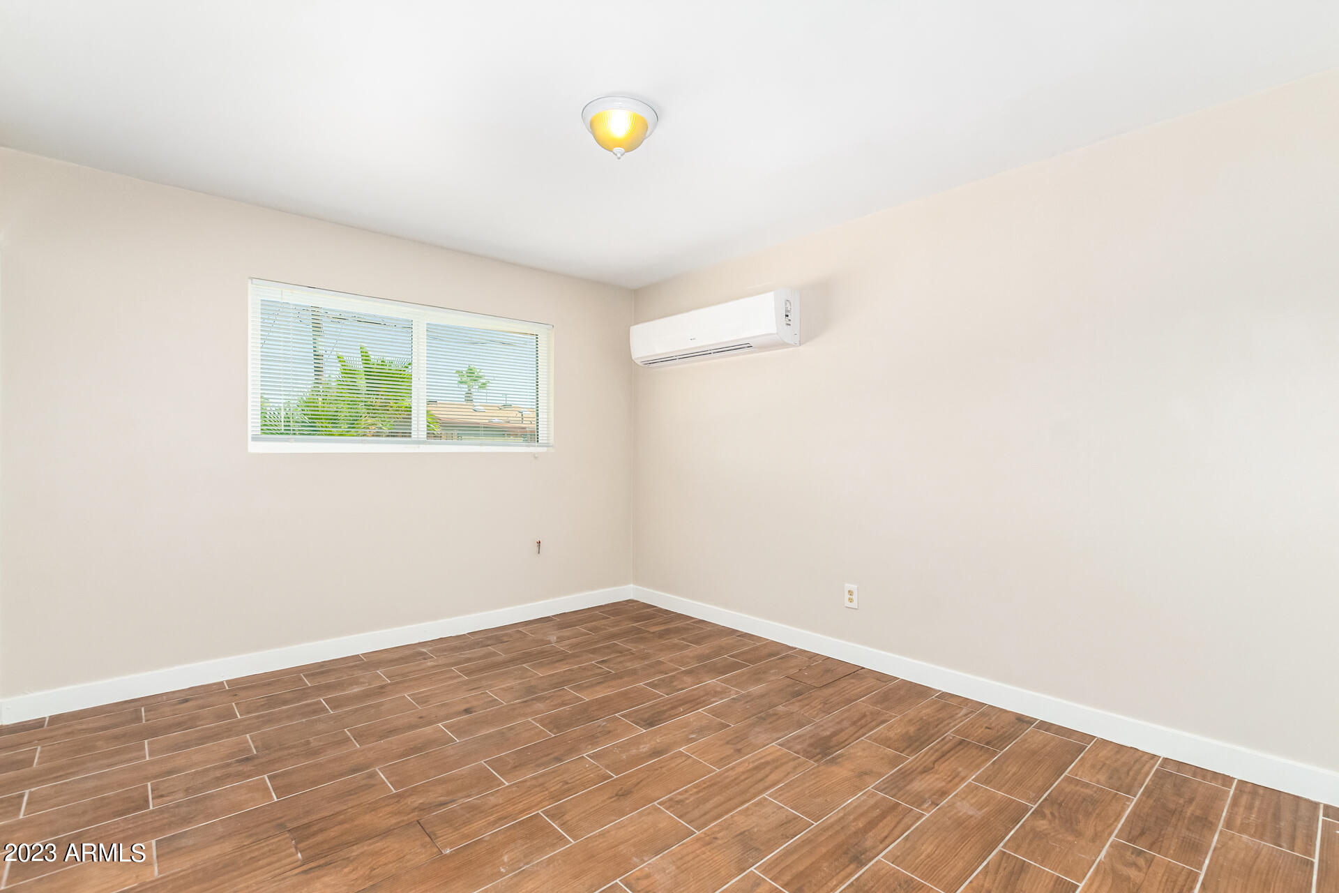 2420 N 73RD Place