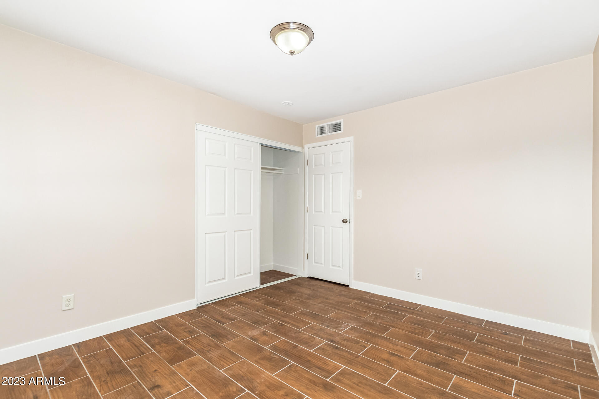 2420 N 73RD Place