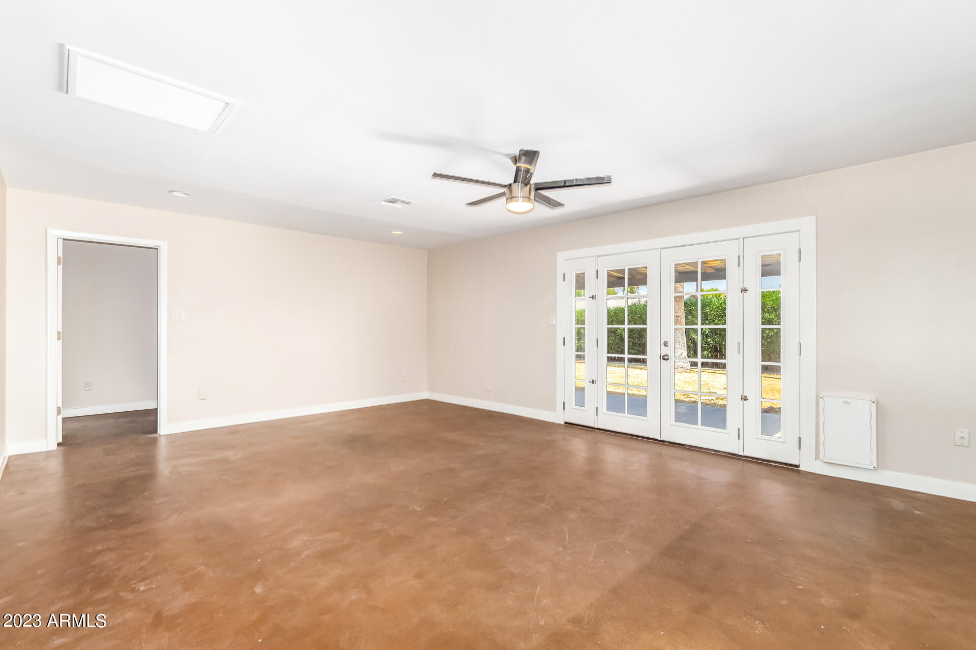 2420 N 73RD Place
