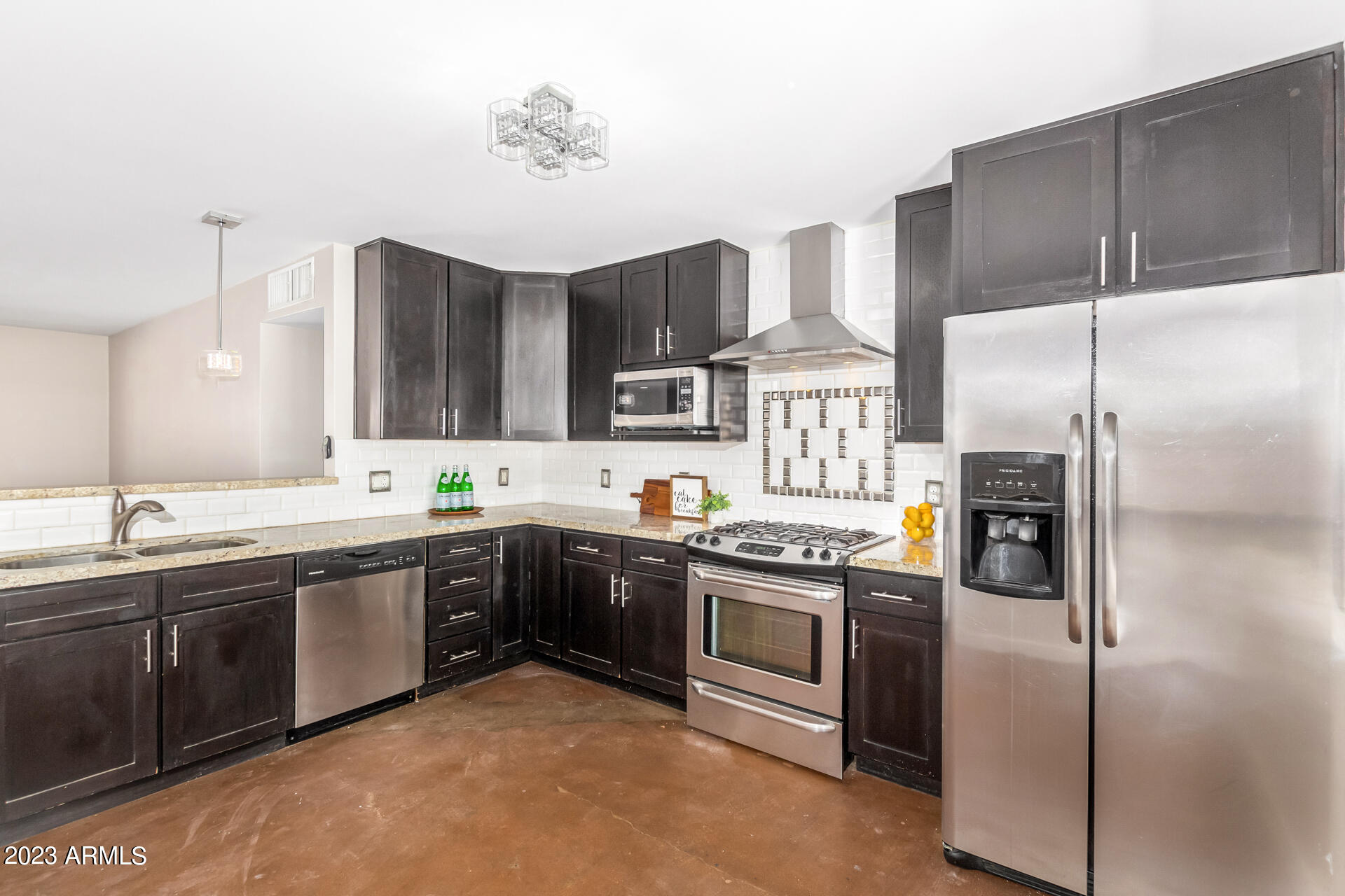 2420 N 73RD Place