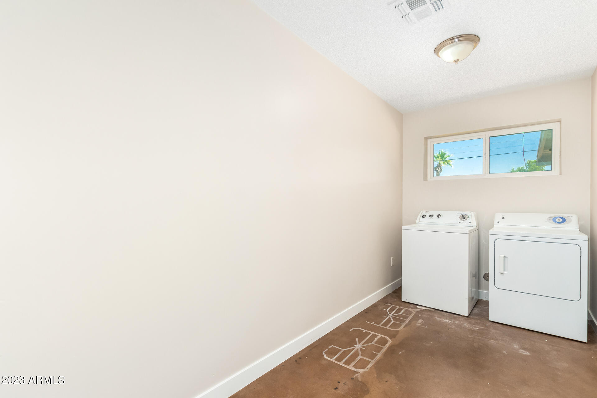 2420 N 73RD Place