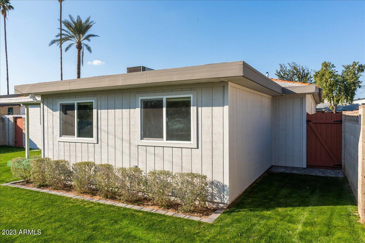 4429 E GLENROSA Avenue