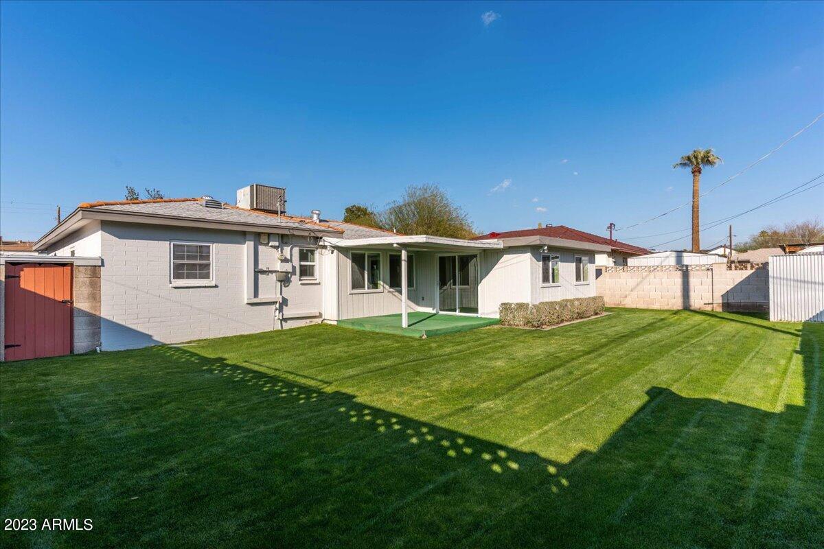 4429 E GLENROSA Avenue