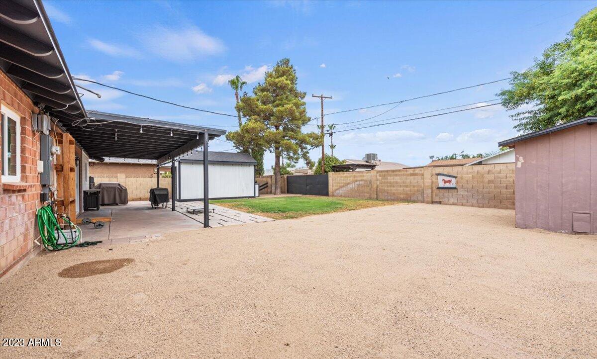 8512 E ROANOKE Avenue