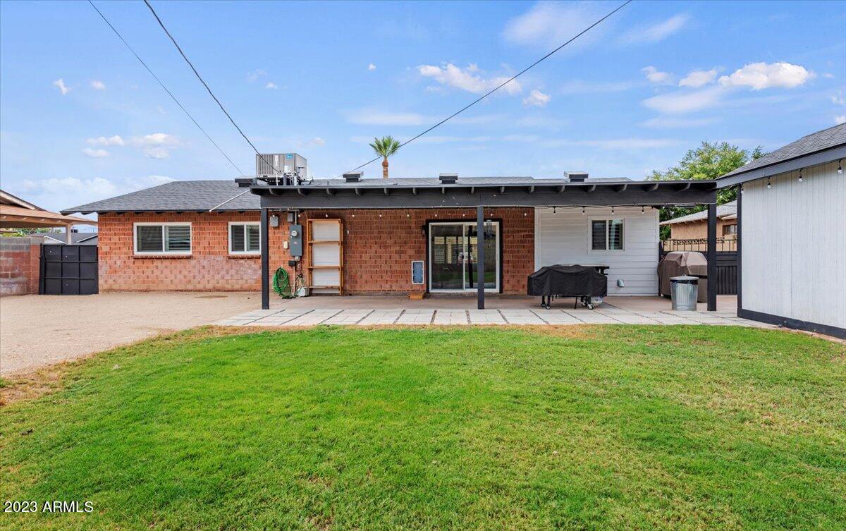 8512 E ROANOKE Avenue