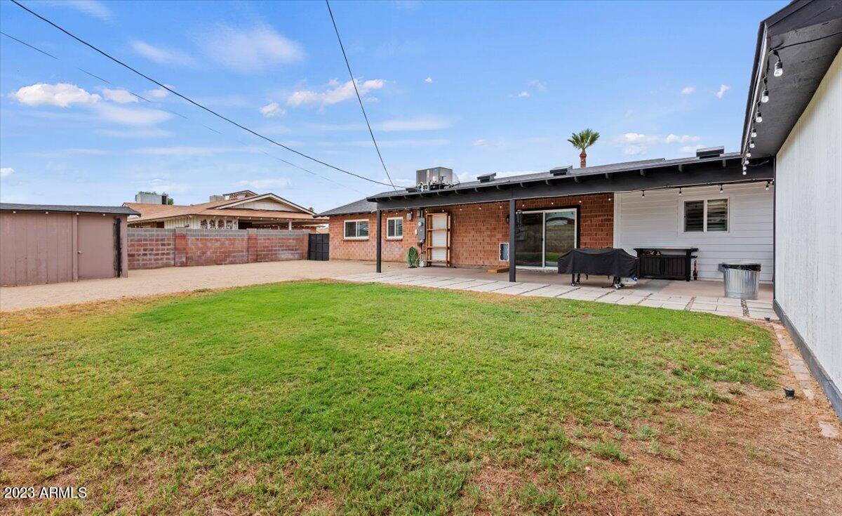 8512 E ROANOKE Avenue