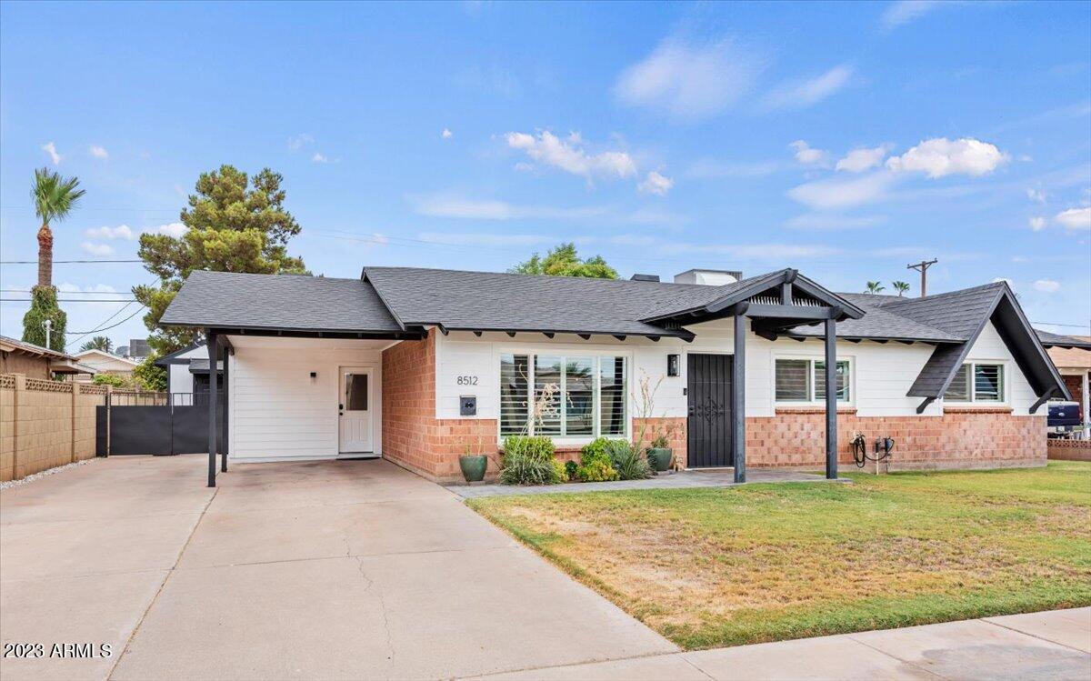 8512 E ROANOKE Avenue