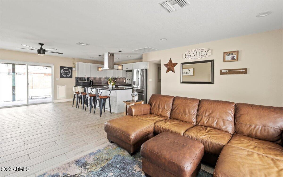 8512 E ROANOKE Avenue