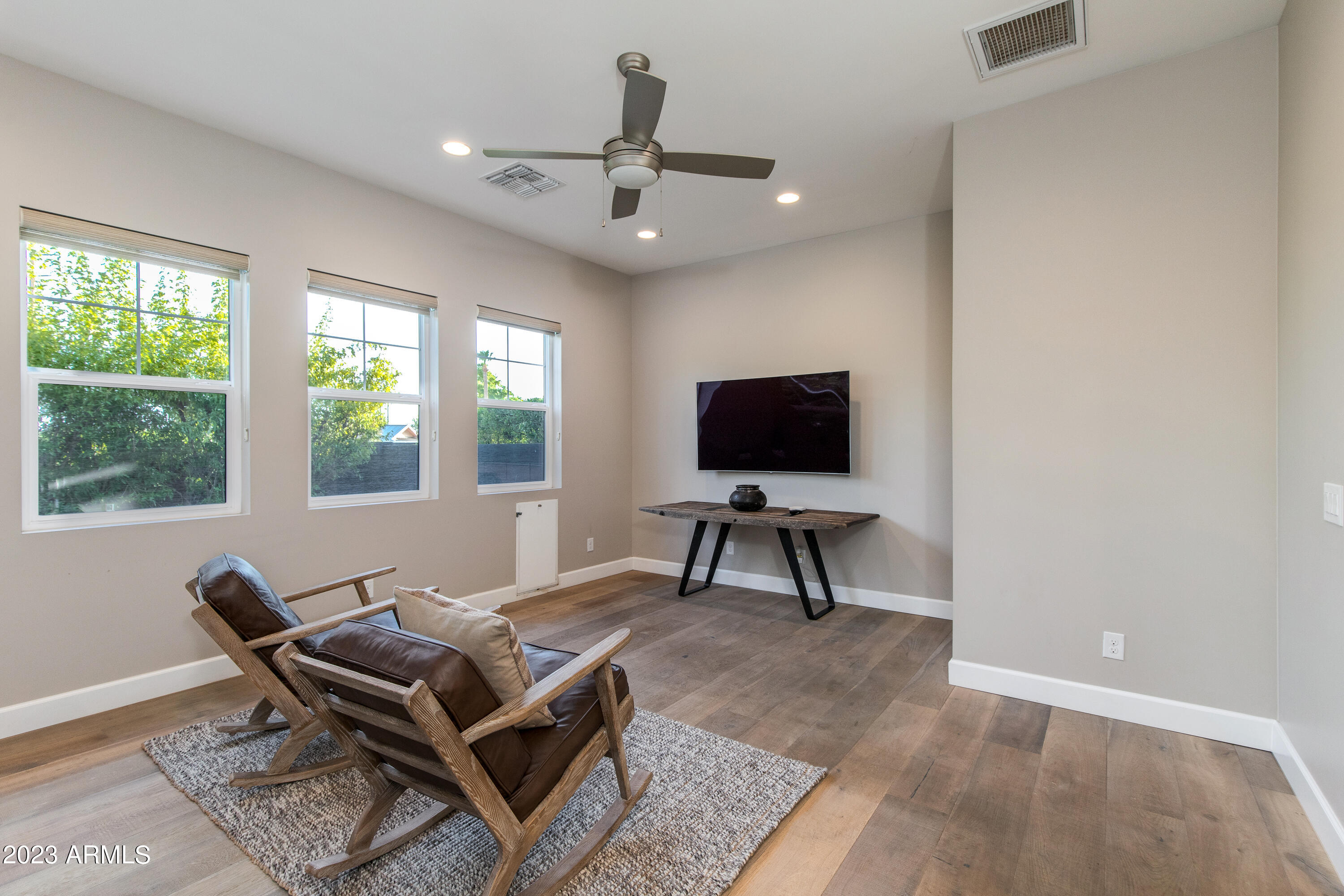 6647 E CALLE REDONDO --