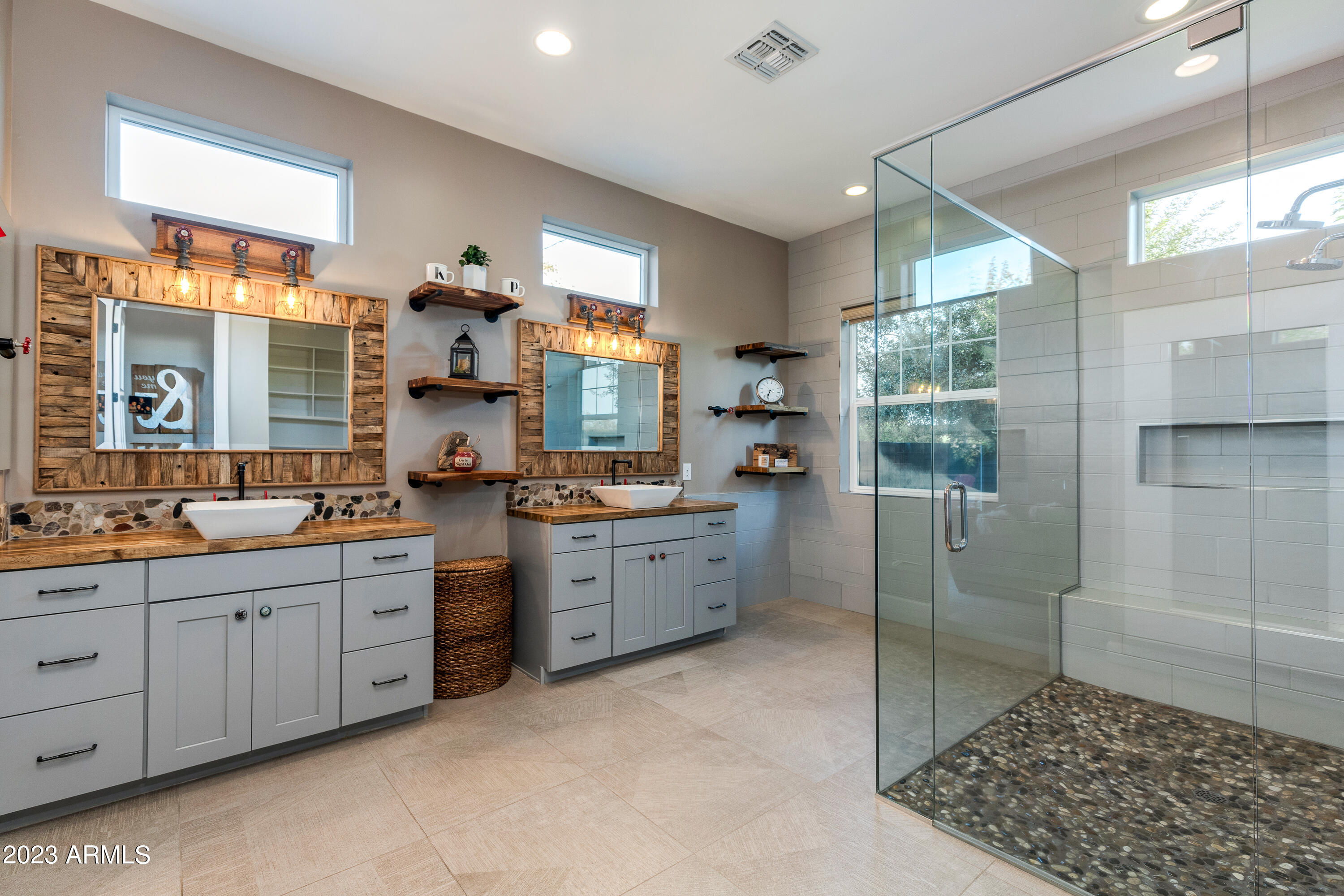 6647 E CALLE REDONDO --