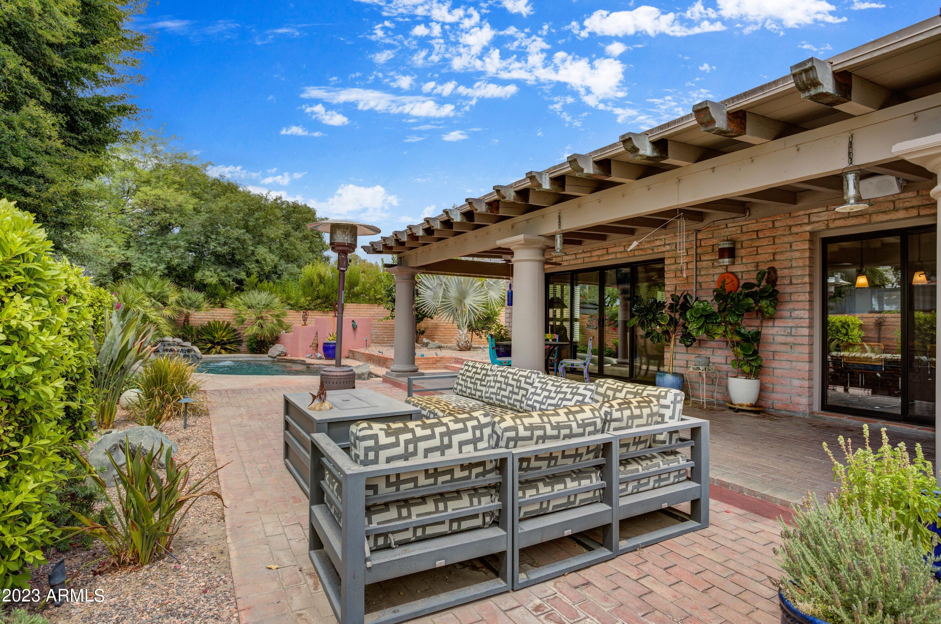 2409 E SAN MIGUEL Avenue