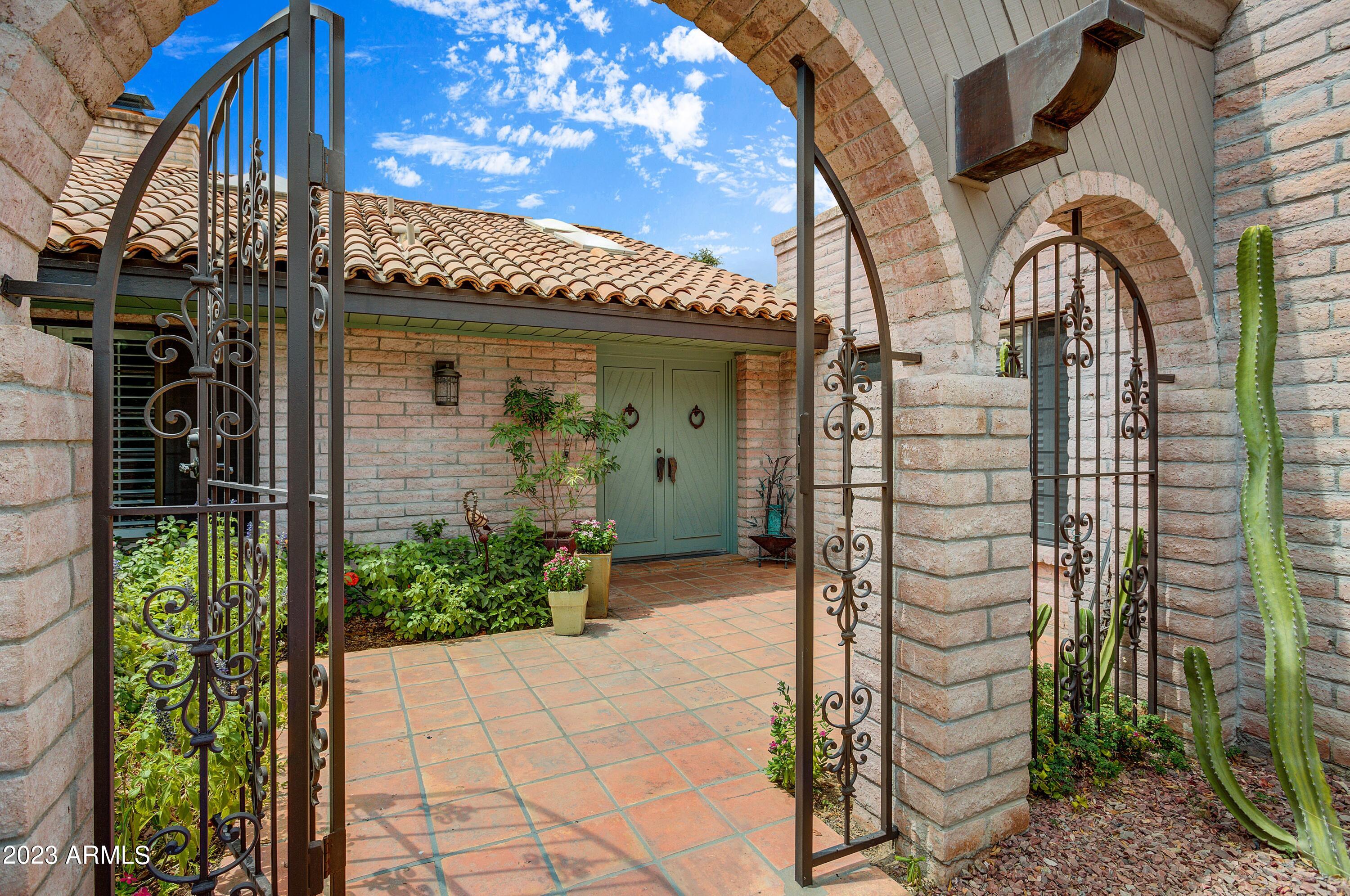 2409 E SAN MIGUEL Avenue