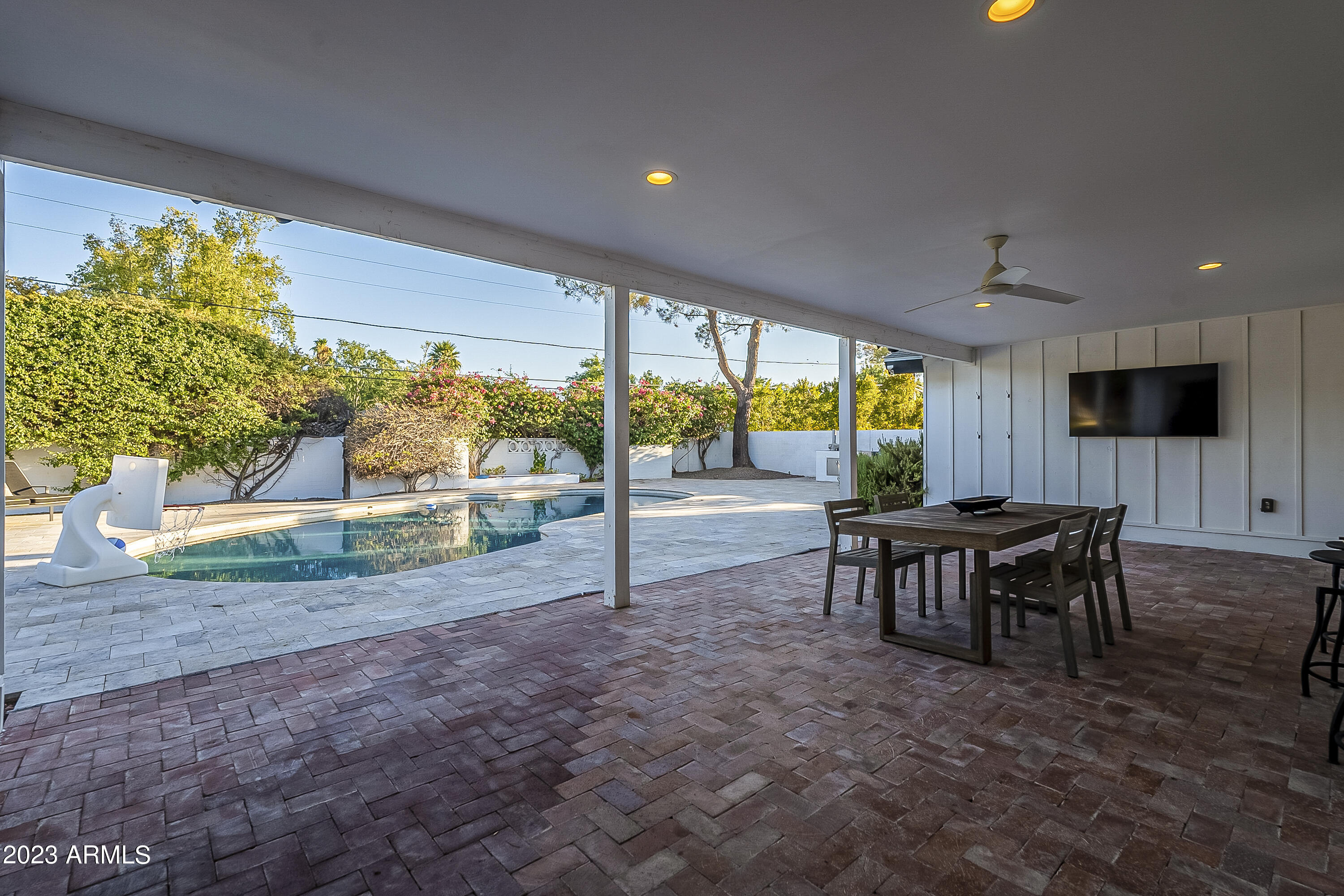 3737 E MEDLOCK Drive