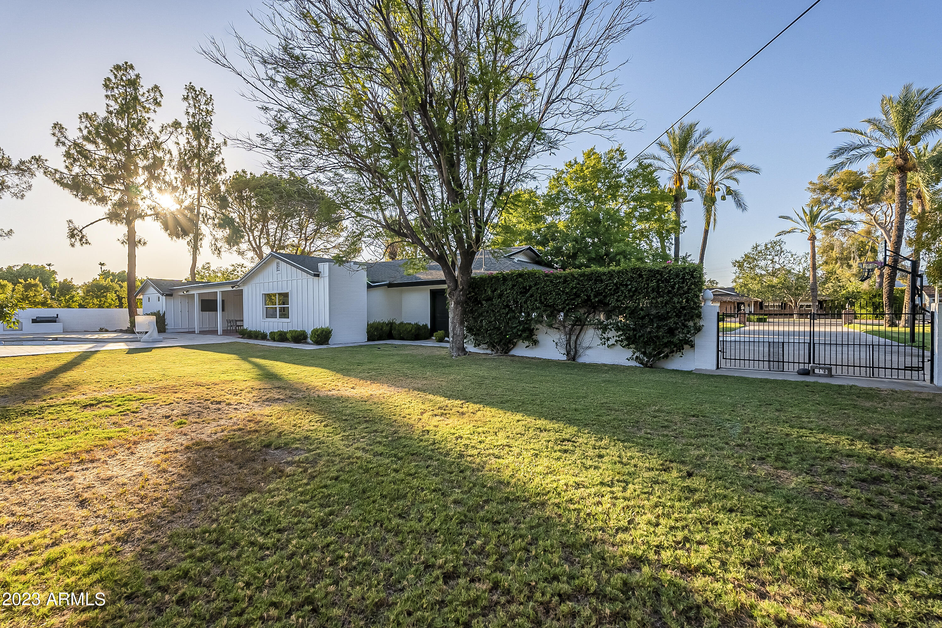 3737 E MEDLOCK Drive
