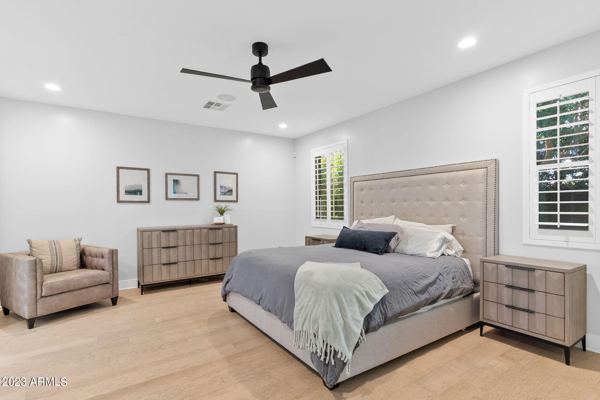 3247 E SELLS Drive